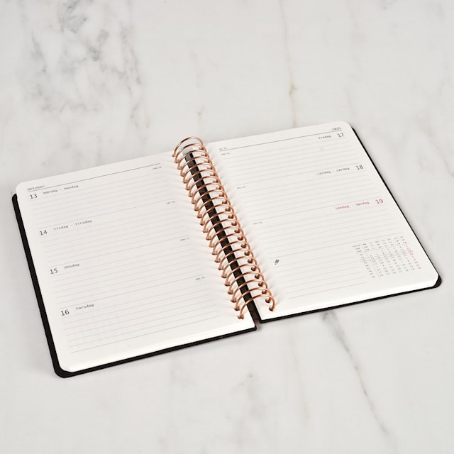 Produktbilde 2 for KOZO Kalender 2026 A6 Uke per opslag Black