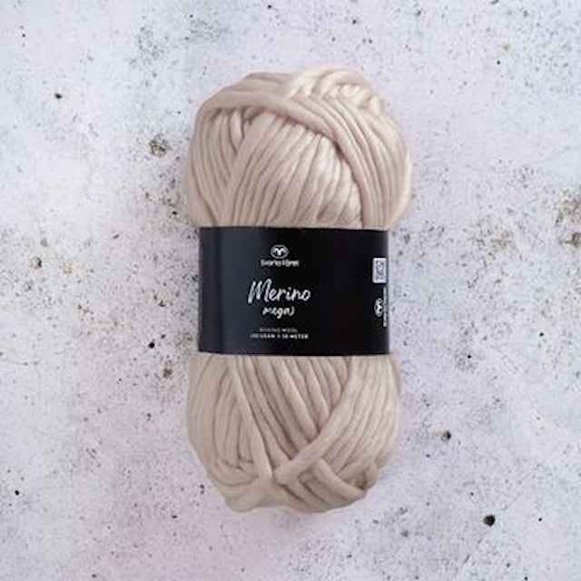 Merino Mega Merinovillalanka 100 gr Soft Girl Beige 414 Svarta Fåret