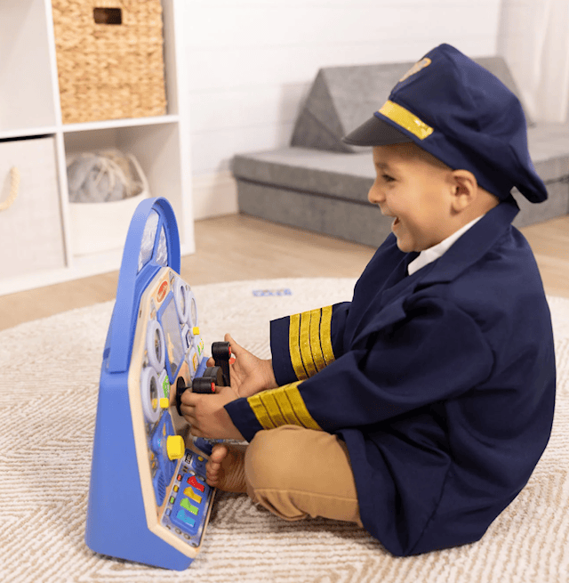 Tuotekuva 4 - Suihkupilottajan interaktiivinen kojelauta Melissa & Doug