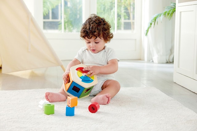 Tuotekuva 3 - Hape Color Matching And Shape Sorting Box