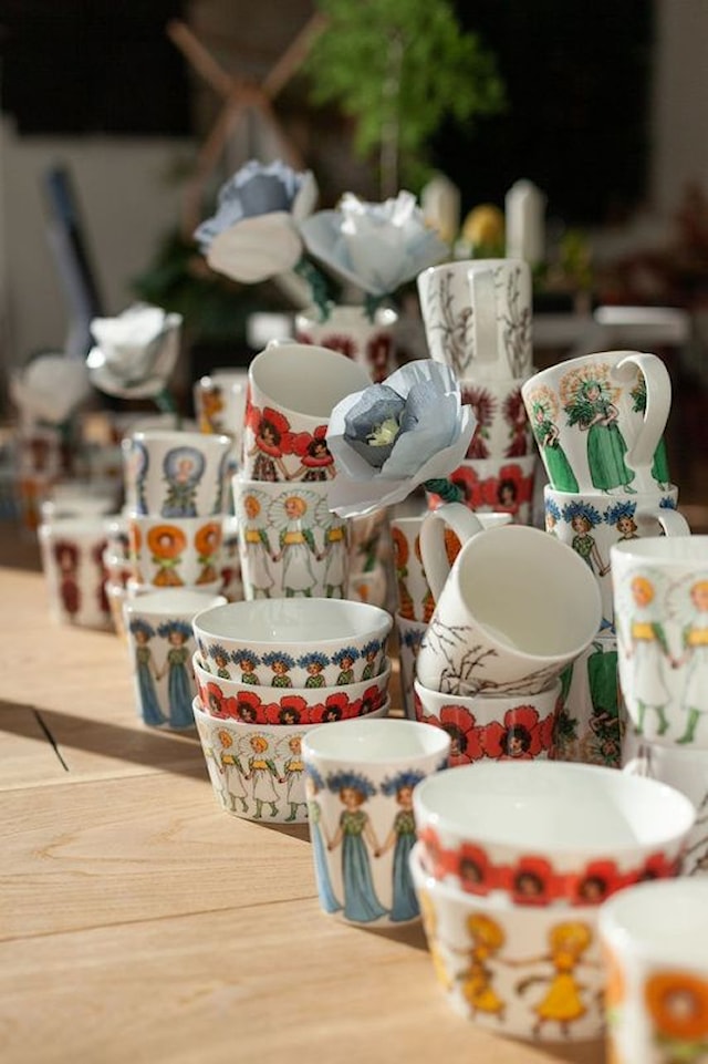Produktbilde 2 for Kopp med hank Fru Ringblomst Elsa Beskow 40 cl Design House Stockholm