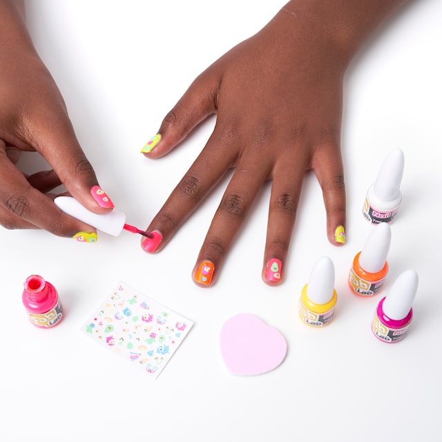 Produktbild 2 för Glow in the Dark Neon Nail Art Fablab