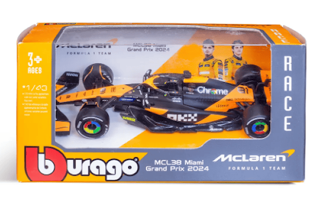 Produktbild 1 för BBurago 1:43 McLaren MCL38 2024 – Oscar Piastri