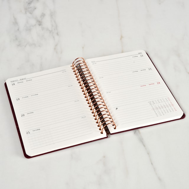 Produktbild 3 för Kalender A6 2026 Vecka Per Uppslag Coffee KOZO