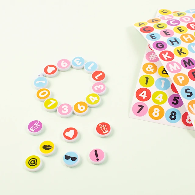 Klistermärken bokstäver och siffror 1000-pack Playbox