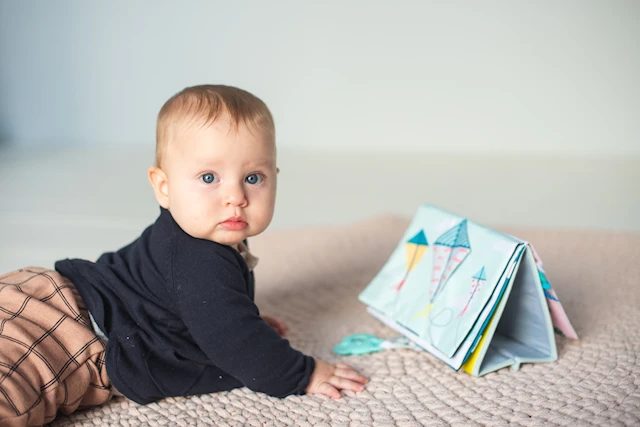 Tummy-Time Book Taf Toys