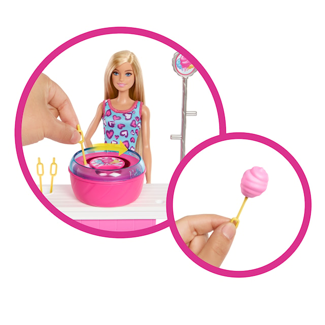 Produktbild 5 för Barbie Mysterier Treats & Games Sockervaddsstånd Lekset med Docka