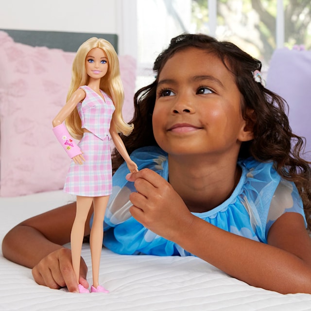 Tuotekuva 5 - Fashionista Käsikipsin Kanssa Barbie
