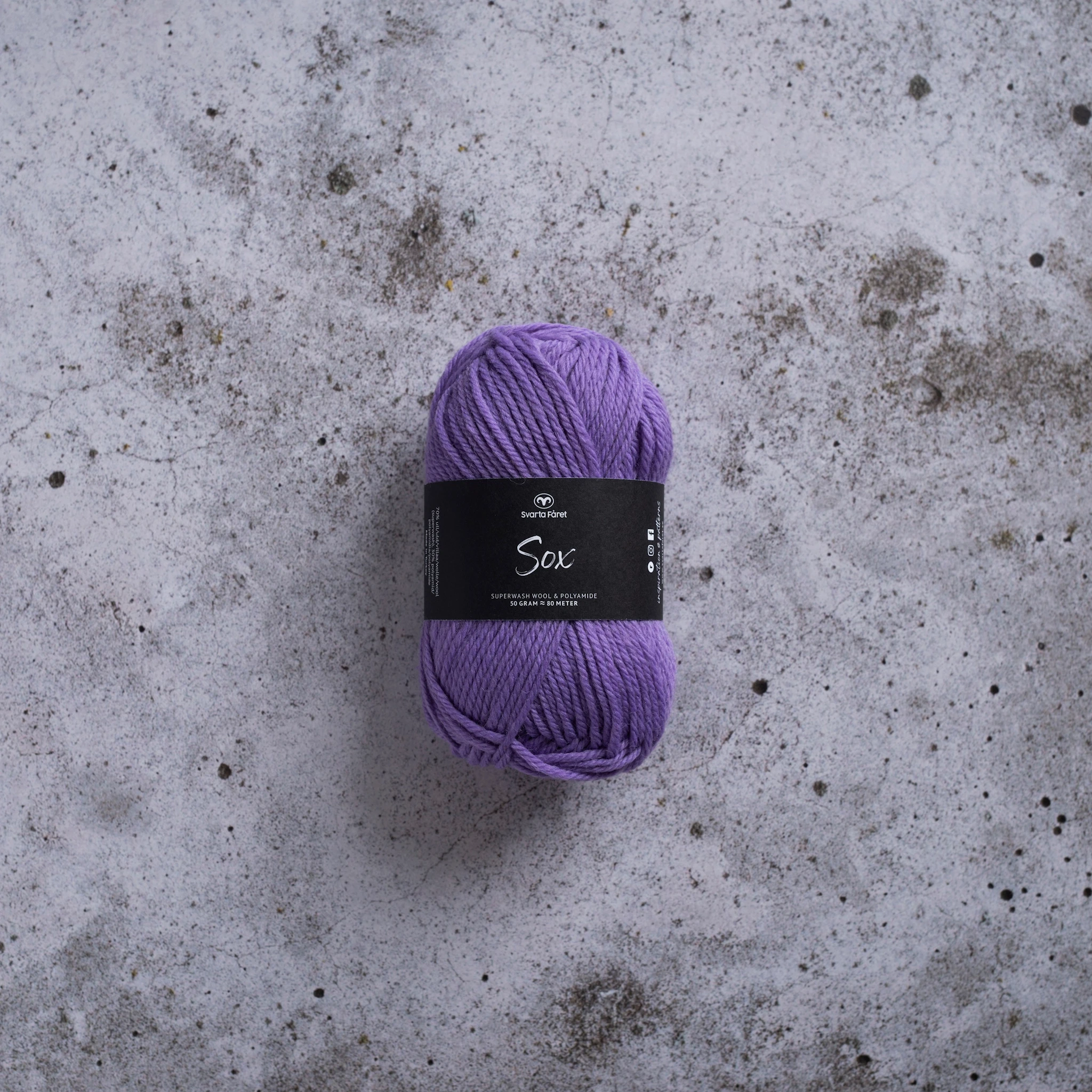 Produktbild för Sox Garn Ullmix 50 g Lila Svarta Fåret