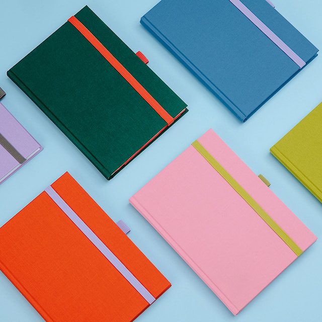 Produktbilde 2 for Oppbevaringslomme med elastisk bånd og pennholder - Patch Pocket Matcha Semikolon