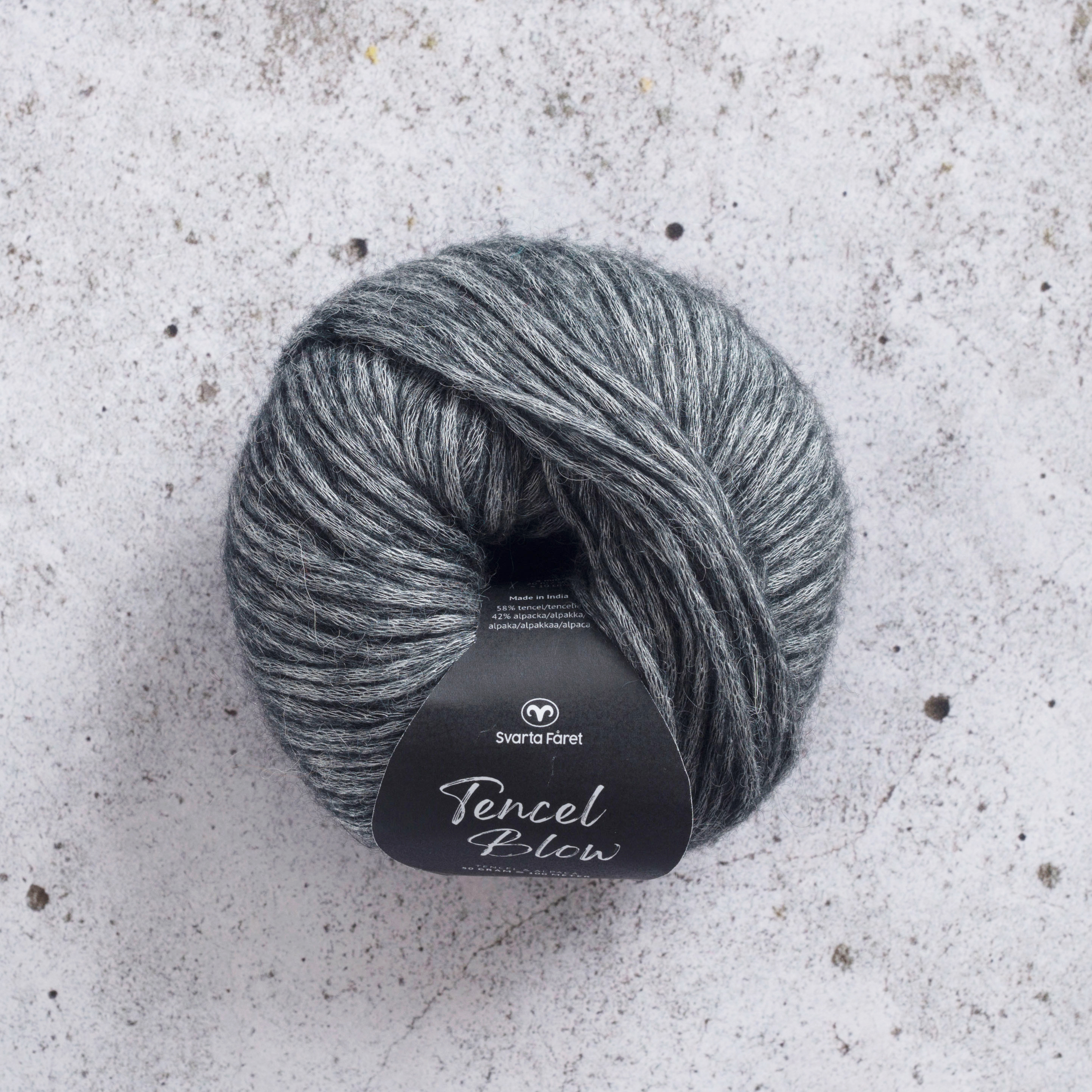 Tencel Blow Alpacka mix garn 50g Gunmetal Black 001 Svarta Fåret