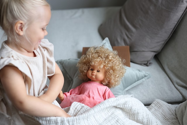 Produktbild 2 för Lillan Docka Ljust Hår 36 cm Micki