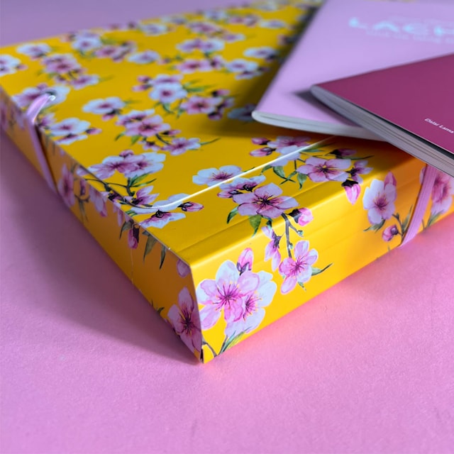 Tuotekuva 2 - Mappe De Luxe A4 Cherry Blossom Yellow Cedon