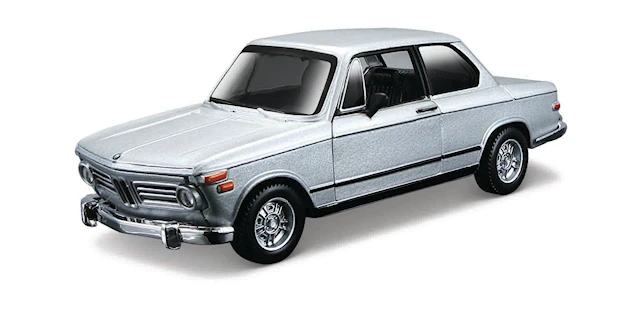 Auto 1:32 Classic Car BMW 2002tii (1972) Bburago