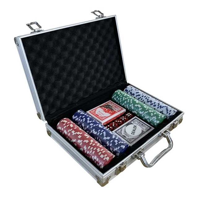 Texas Hold'em -pokerisetti laukussa
