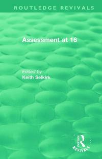 Kirjan kansi "Assessment at 16"