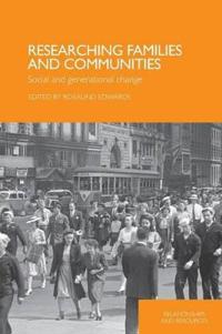 Bokomslag for "Researching Families and Communities"