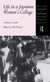 Kirjan kansi "Life in a Japanese Women's College"