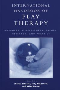 Kirjan kansi "International Handbook of Play Therapy"