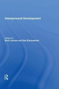 Kirjan kansi "Interpersonal Development"