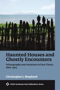 Kirjan kansi "Haunted Houses and Ghostly Encounters"