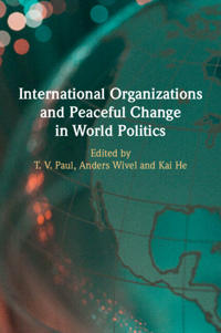 Kirjan kansi "International Organizations and Peaceful Change in World Politics"