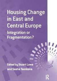 Bokomslag för "Housing Change in East and Central Europe"