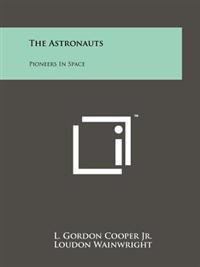 Bokomslag for "The Astronauts: Pioneers in Space"