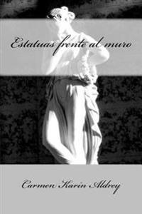 Estatuas frente al muro/ Statues in front of the wall