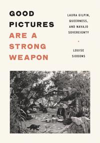 Kirjan kansi "Good Pictures Are a Strong Weapon"