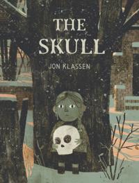 Bokomslag for The Skull: A Tyrolean Folktale (a Macabre Story about Courage and Friendship - Chapter Book for Early Readers Ages 4-9 in Grades 1-4)