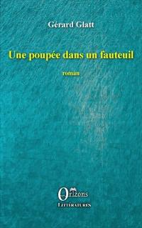 Une poupée dans un fauteuil