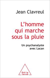L'' homme qui marche sous la pluie