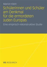 Schülerinnen und Schüler am Denkmal für die ermordeten Juden Europas