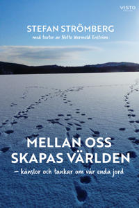 Bokomslag för "Mellan oss skapas världen : känslor och tankar om vår enda jord"