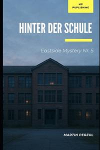 Hinter der Schule