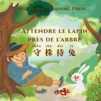 Attendre le lapin près de l'arbre
