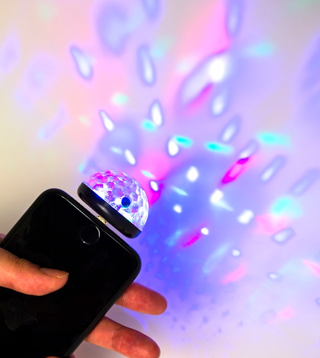 Produktbilde 2 for Colorful Disco Ball Lights Iphone, Kikkerland