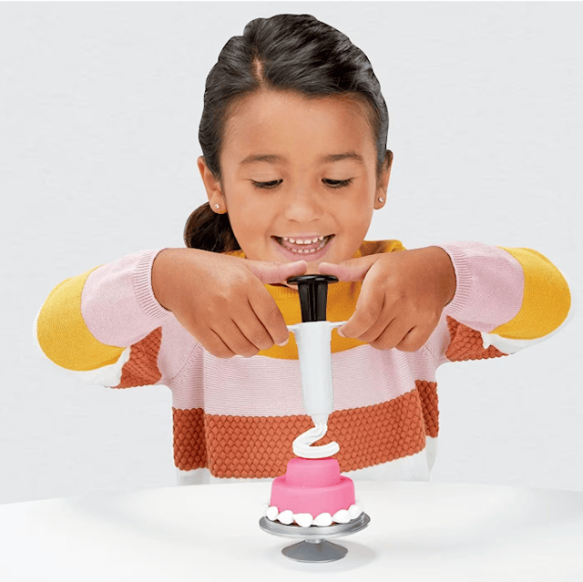 Tuotekuva 6 - Play-Doh Rising Cake Oven -leikkisetti Kakut