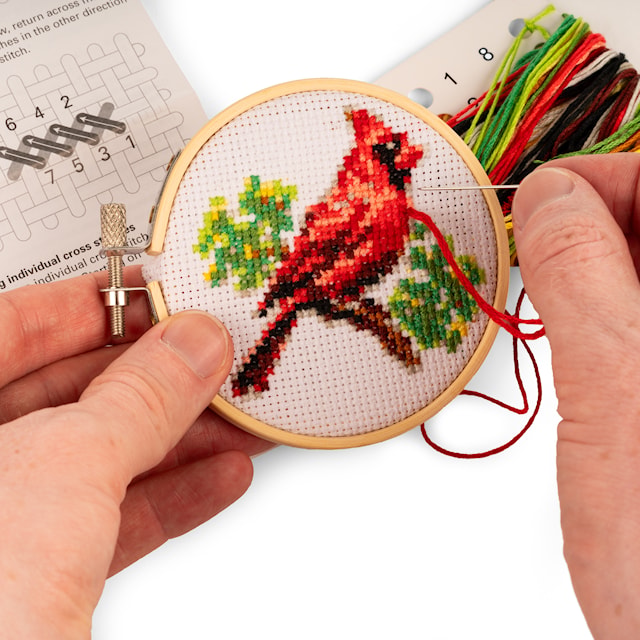 Produktbilde 2 for Broderikit Kardinal Kikkerland