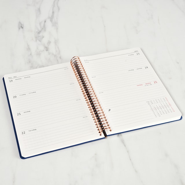 Produktbilde 2 for KOZO Kalender 2026 A5 Uke per opslag Sand