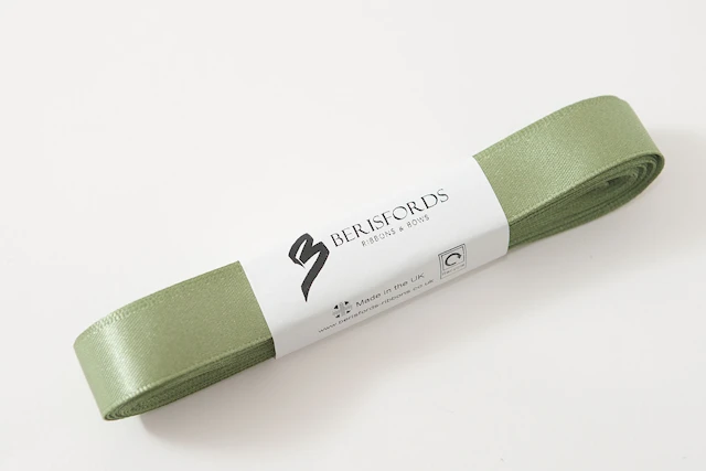 Sammaleenvihreä Satiininauha 15mm x 5 metriä