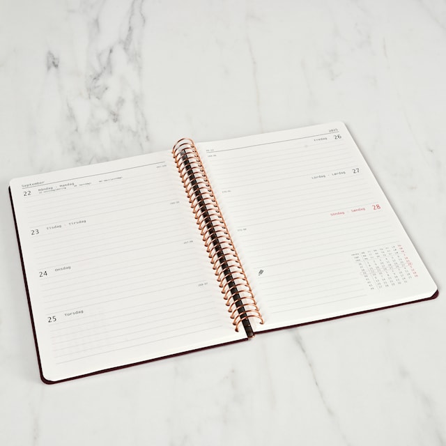 Produktbild 2 för Kalender A5 2026 Vecka Per Uppslag Coffee KOZO