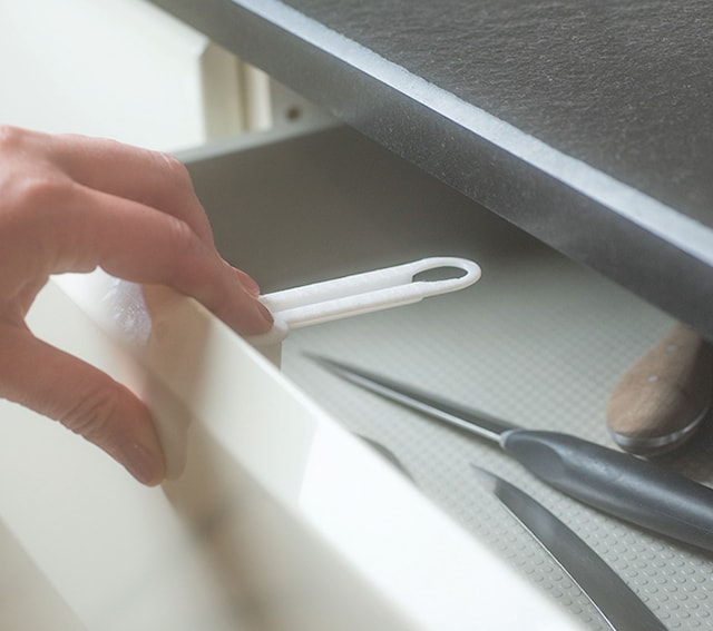Produktbild 1 för Självhäftande Skåp och Lådspärr För Lådor Som Sitter Överst Safe & Care