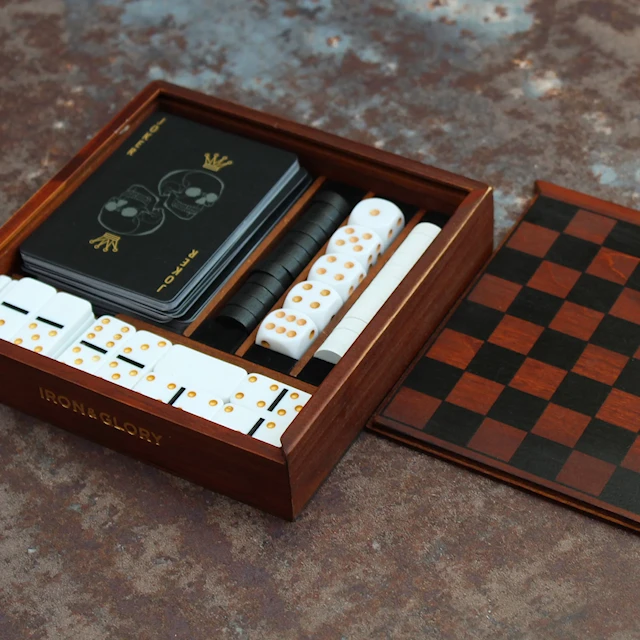 Spelsamling Games Night Iron & Glory