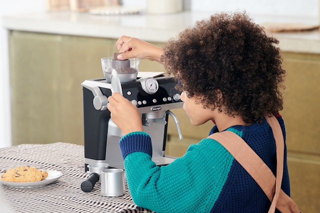 Tuotekuva 7 - Casdon Delonghi -Leikkikahvikone