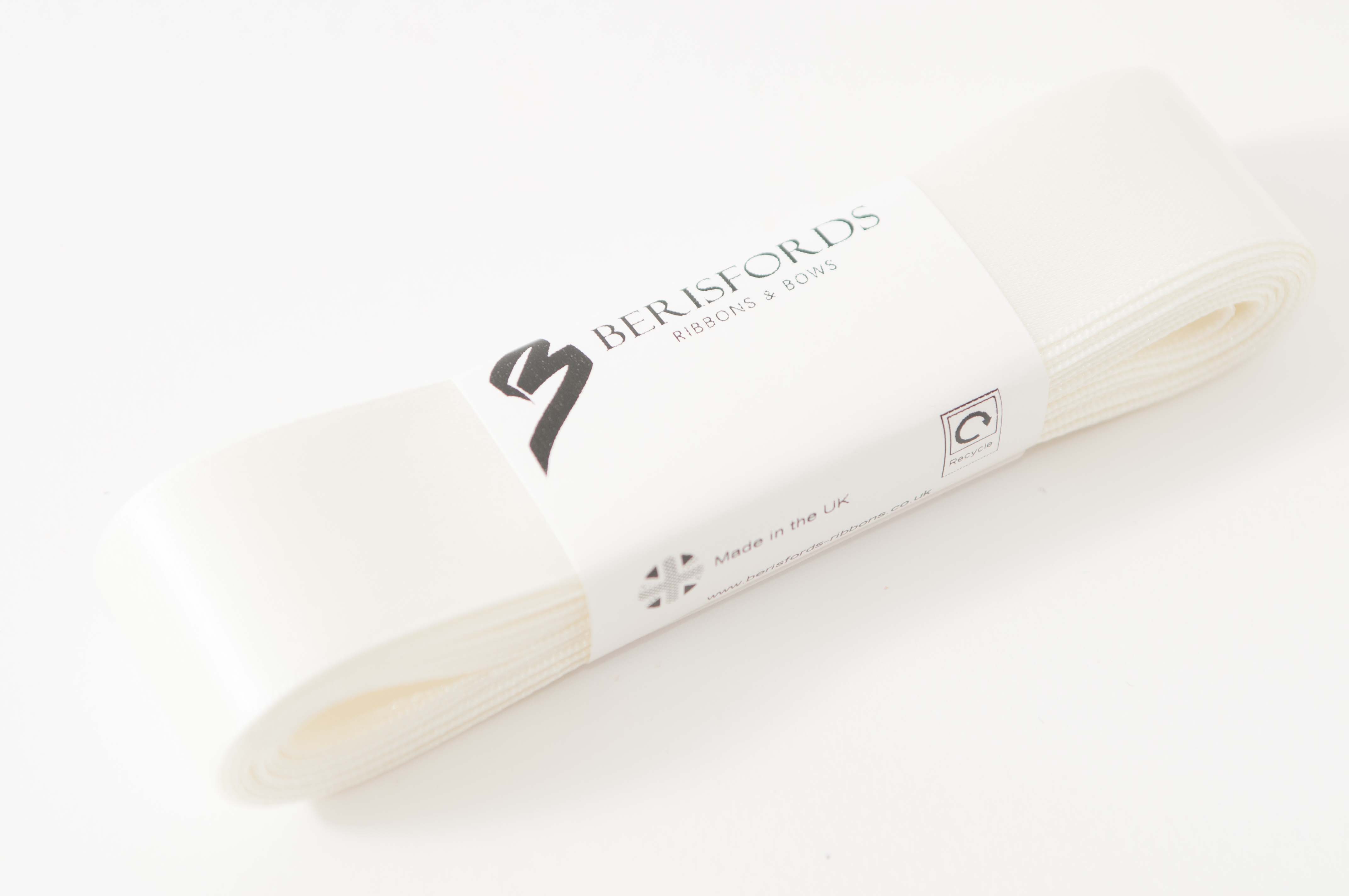 Naturvitt Satinband 25mm x 5 meter