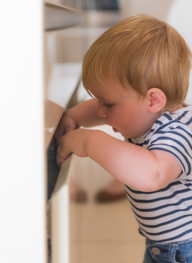 Produktbild 4 för Självhäftande Skåp och Låspärr För Nedre Lådor Safe & Care