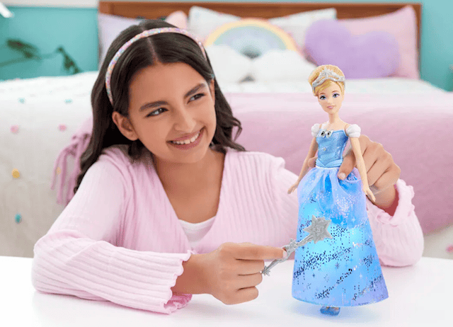 Produktbild 4 för Disney Princess Light-Up Modedocka med Ljus Askungen Docka