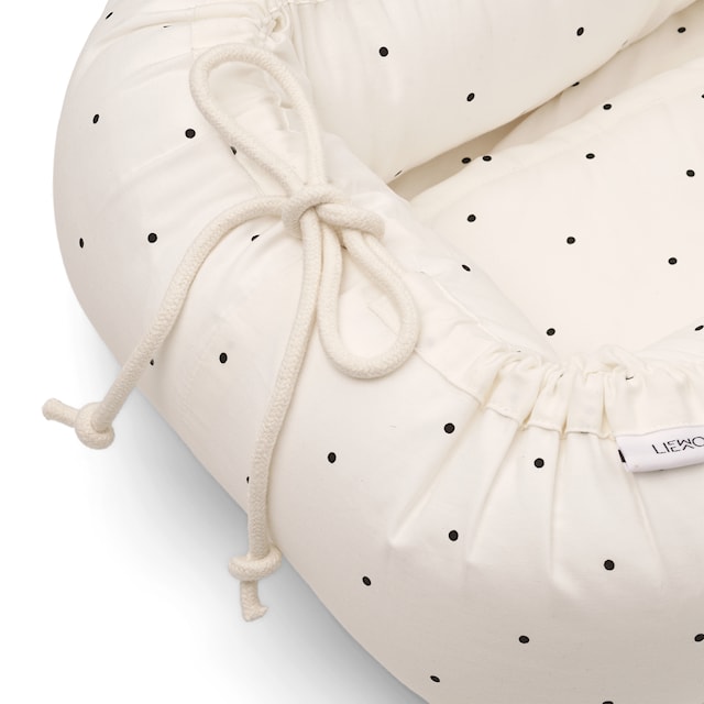 Produktbild 2 för Gro Babynest Classic Dot Creme De La Creme Liewood